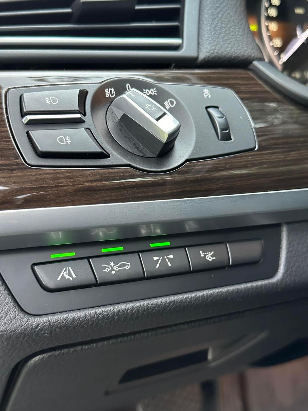 2011年 BMW 740Li 3.0L