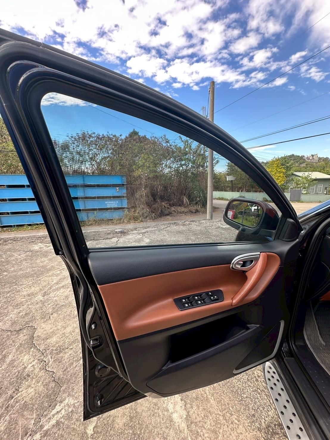 2011 Luxgen 7 SUV U7