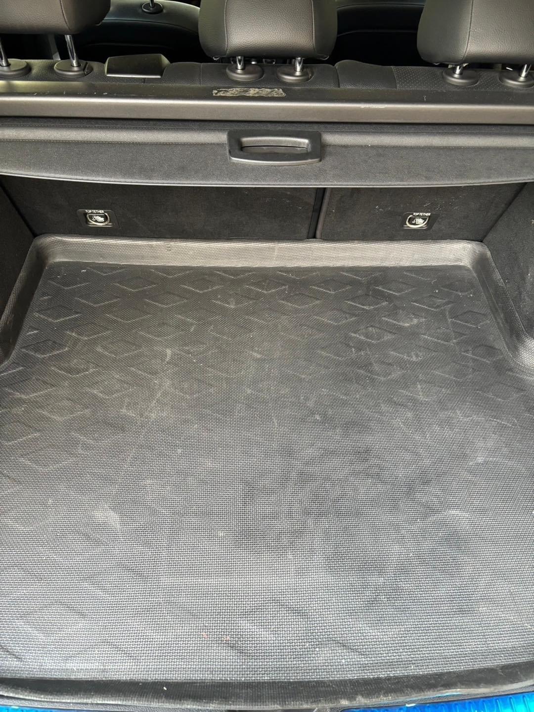 2010年出廠  Mercedes-Benz  GLK350 
