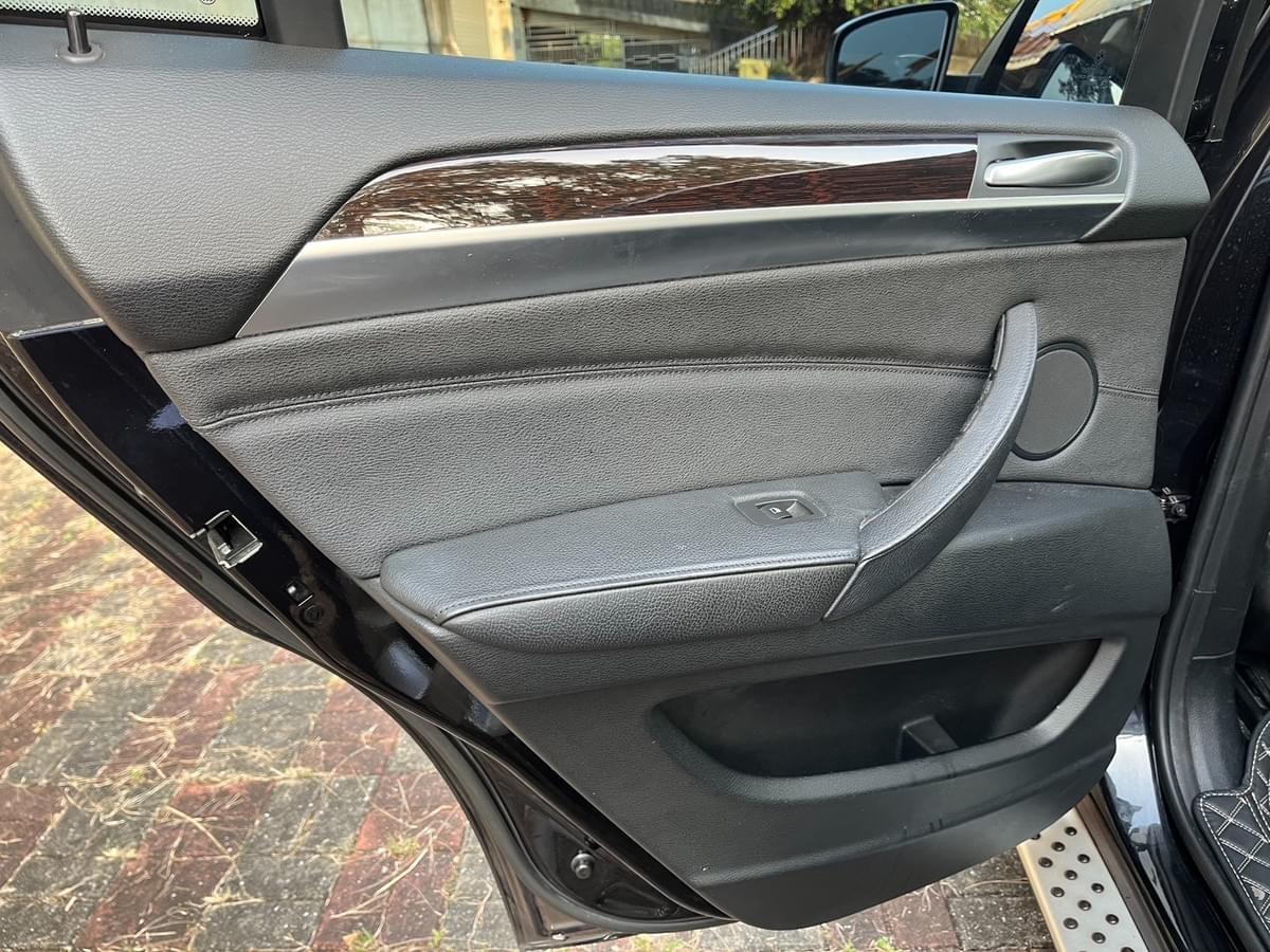 2011  BMW X6 xDrive35i