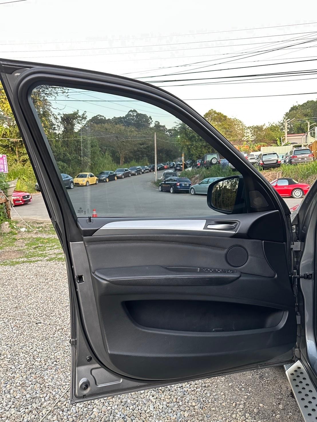 2010式 BMW X5 xDrive 30i