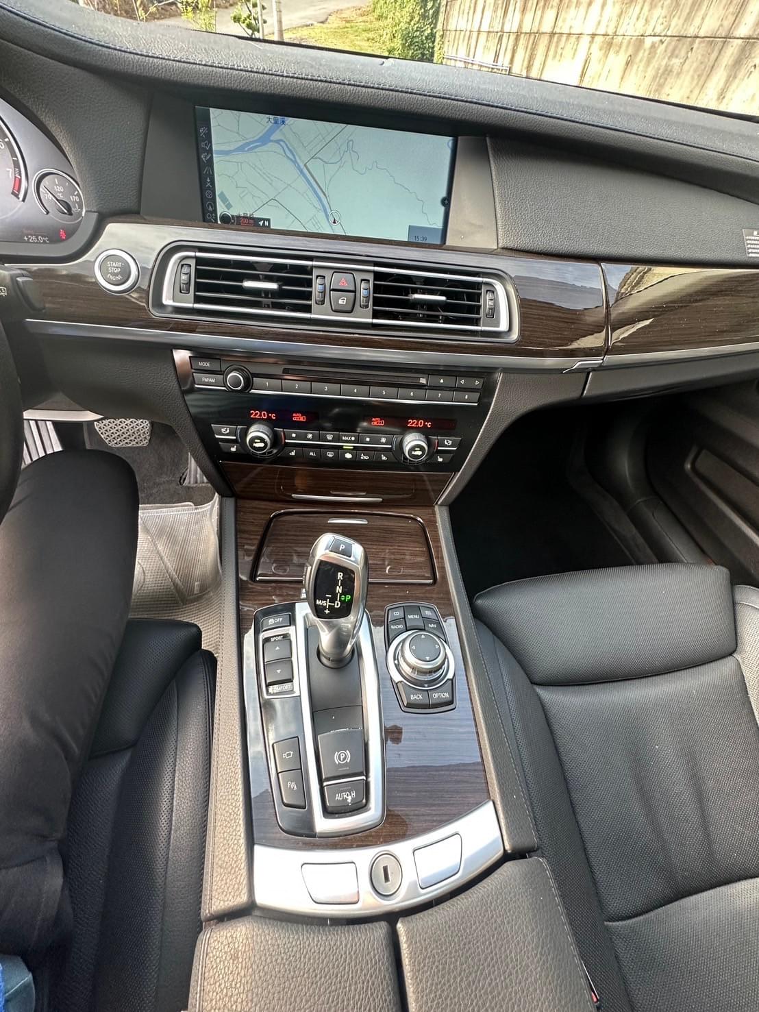 2010/06  BMW 740Li 3.0