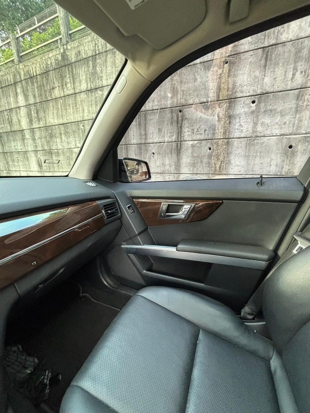 2010年出廠  Mercedes-Benz  GLK350 