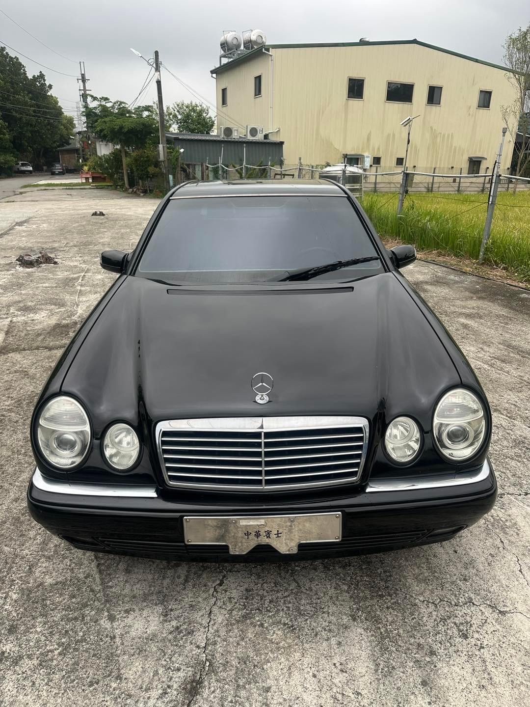 1998式 Mercedes-Benz E240 (W210)