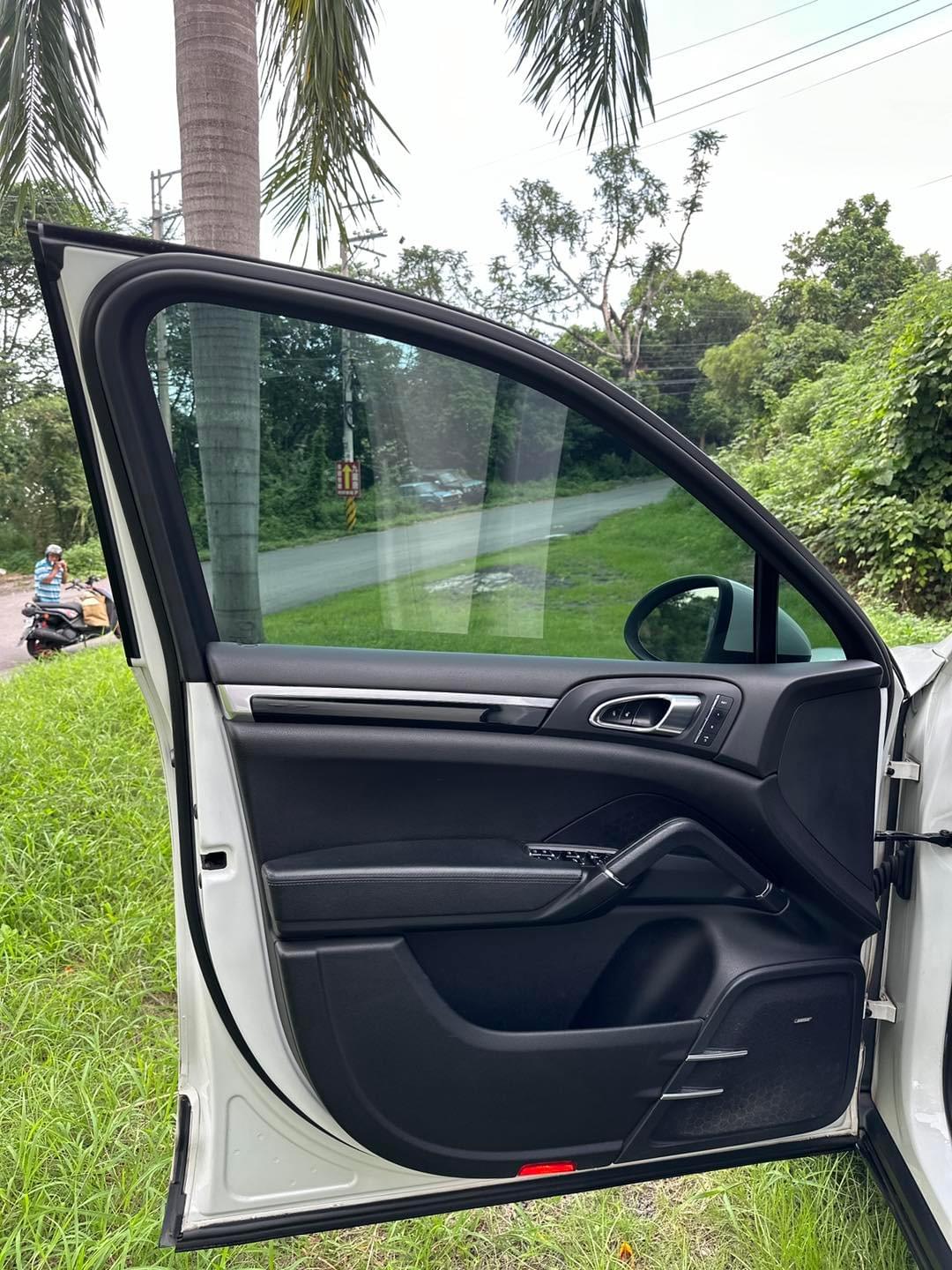 2014 Porsche Cayenne 3.6 Platinum Edition