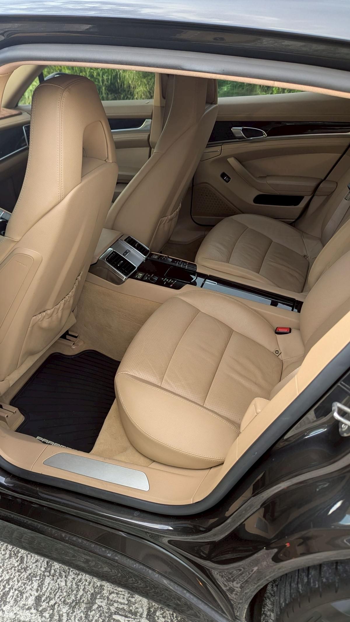 2011式 Porsche Panamera 3.6