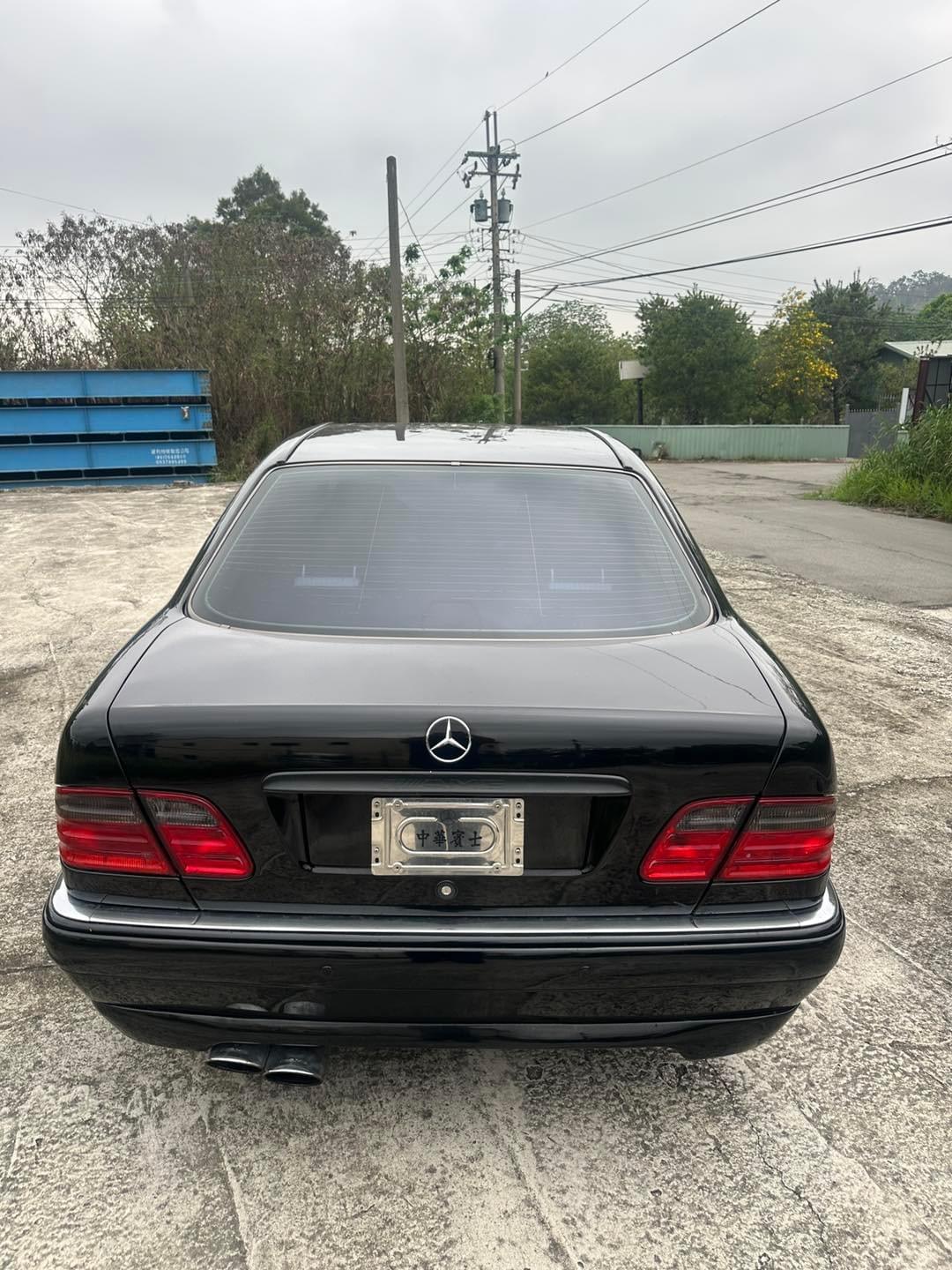 1998式 Mercedes-Benz E240 (W210)
