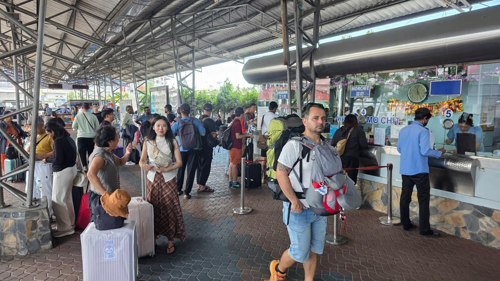 Long Morning Queue at Pattaya Bus Ticket Counter