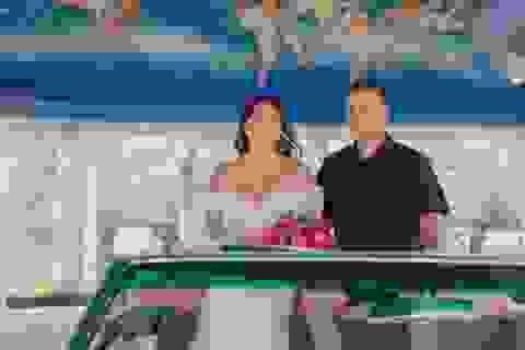 Elopement photo of couple inside pink Cadillac at the Little White Chapel in Las Vegas Elopement photo of couple inside pink Cadillac at the Little White Chapel in Las Vegas