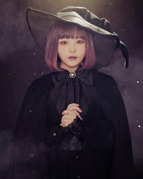 森に住む怪しい魔法使い。商人の傍ら、金貸しをやっている。