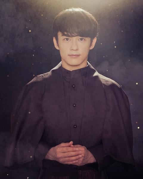 教会の神父。穏やかな性格で、皆の親代わりを務める。