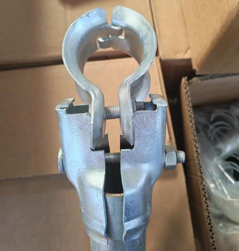 Universal clamp for chain mesh