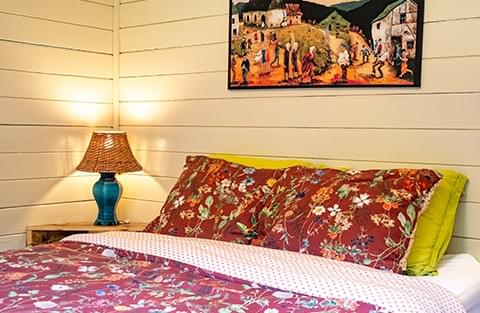 Sfeervol ingerichte 2-persoons  kamer in het mini resort