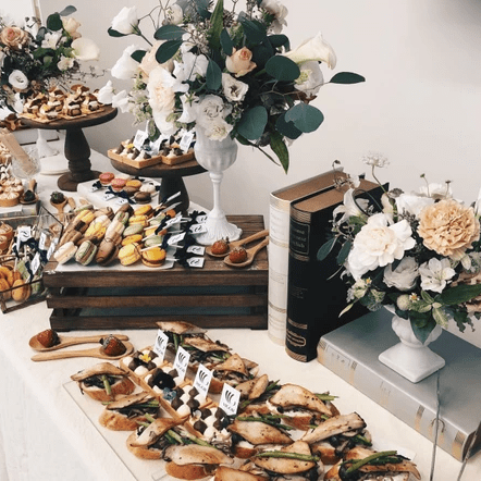 歡迎來到高雄的20人包廂餐廳 - 街趣高雄！無論是大家庭聚會、生日派對或商務宴請，我們擁有寬敞舒適的包廂，提供美味多樣的菜色，讓您與摯愛及好友共享美食與歡樂時光。立即預訂，打造難忘的20人用餐體驗！