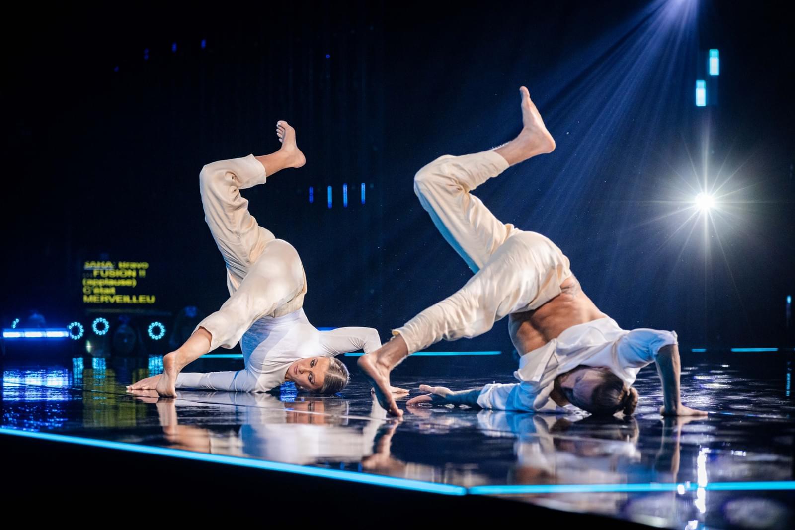 Pilou et Saléna, Fusion, en mouvement sur le plateau de The Voice