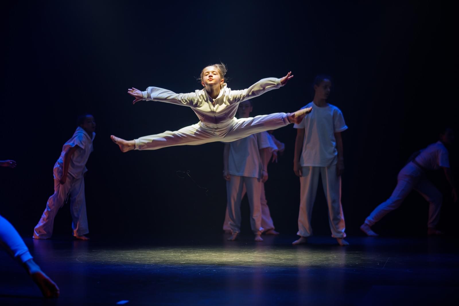 Danseurs de Fusion’Art Center sur scène — photo de spectacle 8