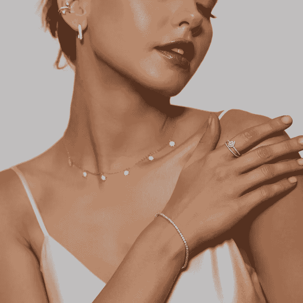how to layer necklaces for an elegant look