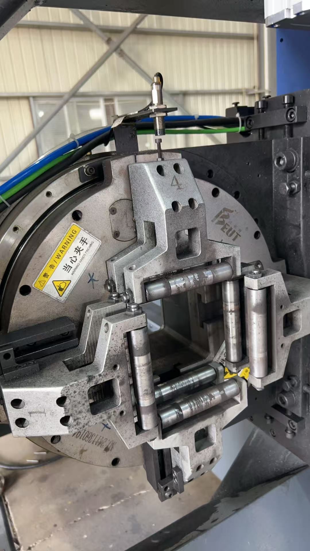 safety features in steel cutting machine ensuring user protection