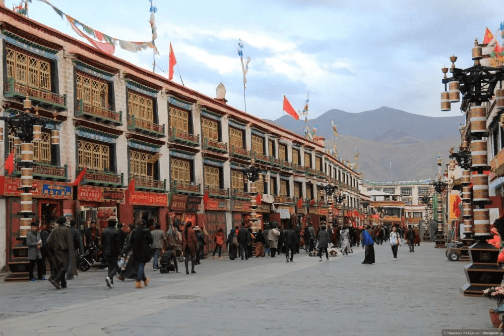 Vibrant atmosphere on Barkhor Street showcasing culture and local artisans.