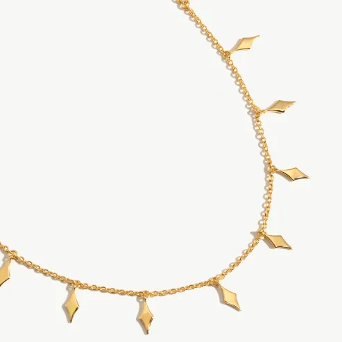 Explore the beautiful significance of dragonfly necklace meaning.