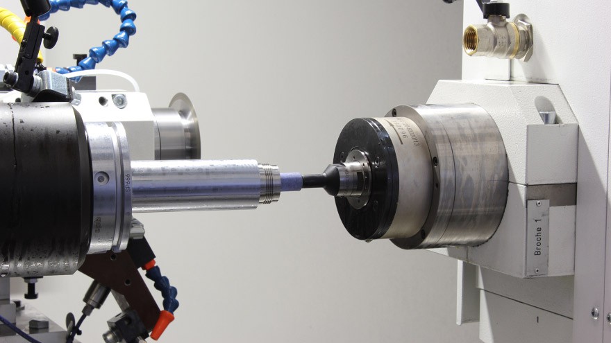 Demonstration of cnc milling and turning techniques on a lathe. Demonstration of cnc milling and turning techniques on a lathe.