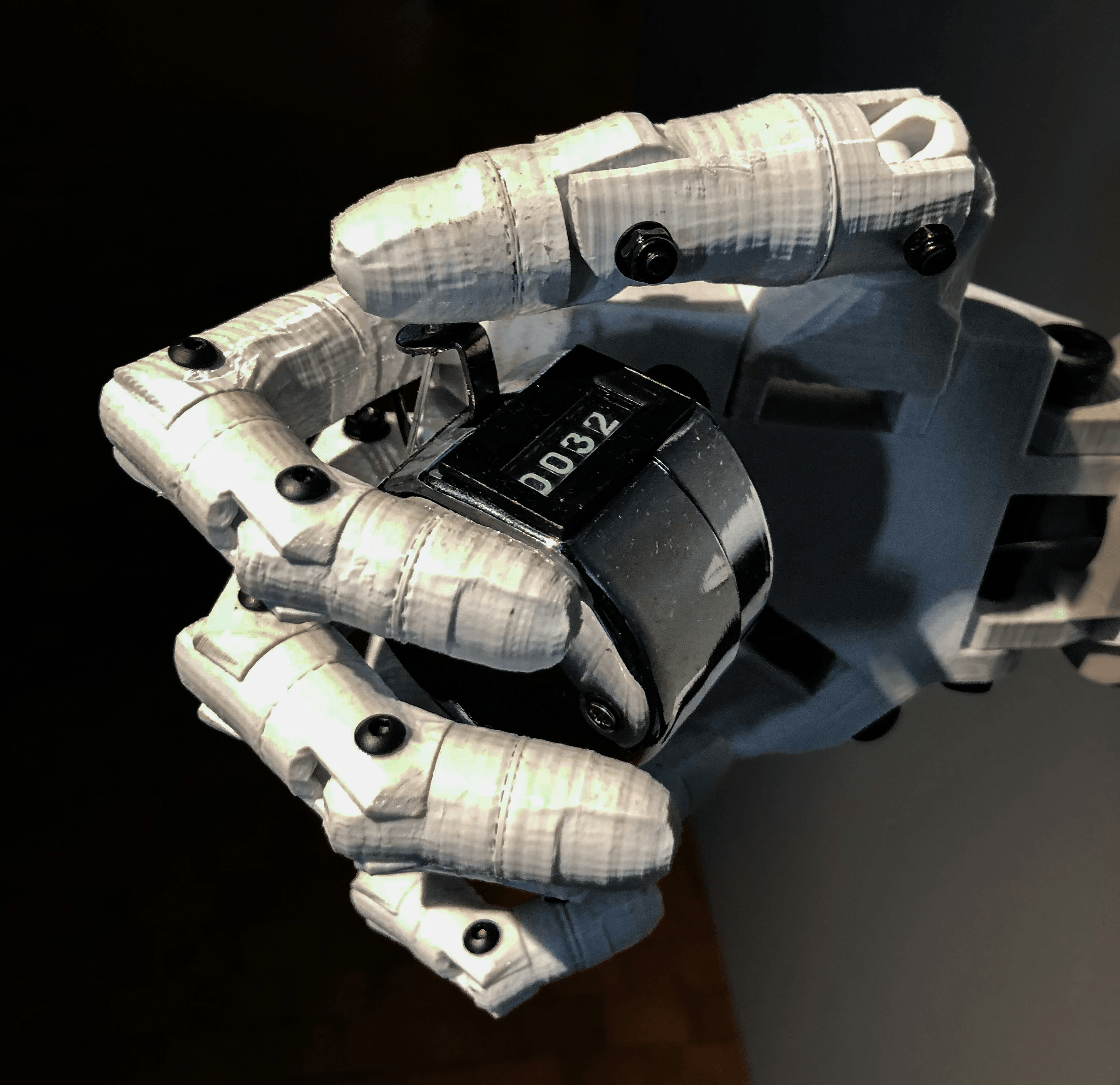 adaptive gripper using shape memory alloy technology